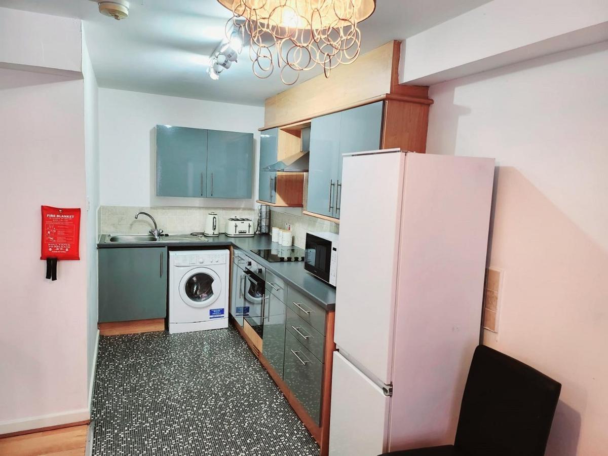 Flat Near Centre *